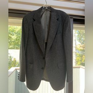 Wool men’s blazer-fits like a large